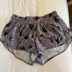 Lululemon hotty hot 2.5”